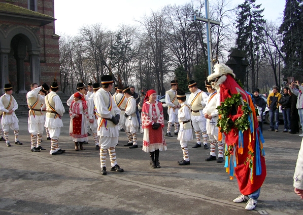 Oath snow Berry INEDIT! Cum sarbatoresc Craciunul comunitatile etnice din zona Banatului.  Datini si obiceiuri traditionale la maghiari, bulgari, sarbi, germani si  tigani - IMPACTPRESS