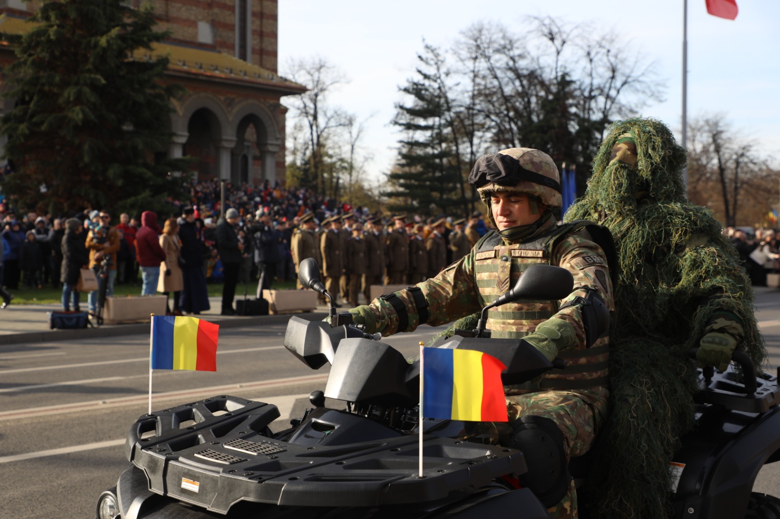 FOTO Parada militara la Timisoara, de Ziua Nationala a Romaniei! Mii de