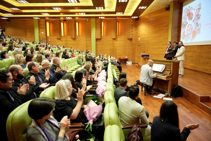 Eveniment dedicat femeilor